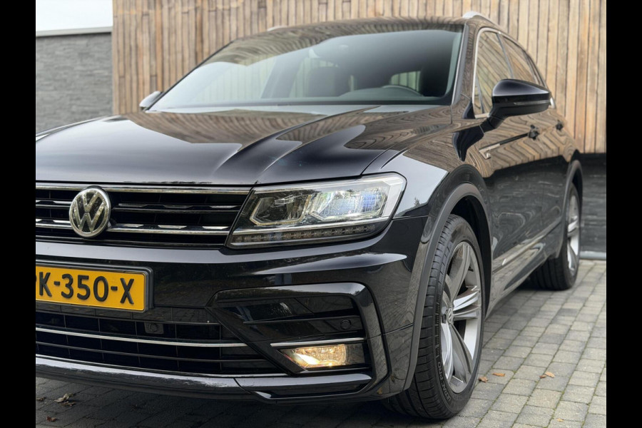 Volkswagen Tiguan 1.4 TSI R-line Handgeschakeld | Half/leer | R-line stuurwiel | LED verlichting | Stoelverwarming | Zwarte hemelbekleding | Apple