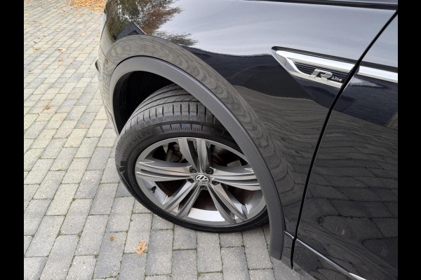 Volkswagen Tiguan 1.4 TSI R-line Handgeschakeld | Half/leer | R-line stuurwiel | LED verlichting | Stoelverwarming | Zwarte hemelbekleding | Apple