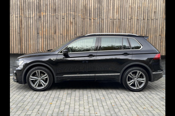 Volkswagen Tiguan 1.4 TSI R-line Handgeschakeld | Half/leer | R-line stuurwiel | LED verlichting | Stoelverwarming | Zwarte hemelbekleding | Apple