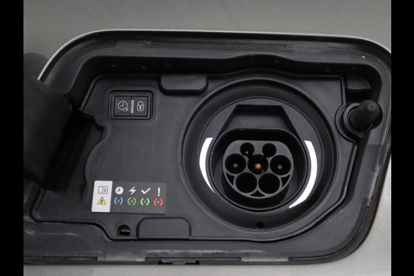 Peugeot 3008 1.6 HYbrid 225 Allure | Carplay | Half leder | Navigatie | Camera | Full LED | Keyless | Bluetooth | Park Assist | Getint glas | Cruise control | Climate control | PHEV | Plug In