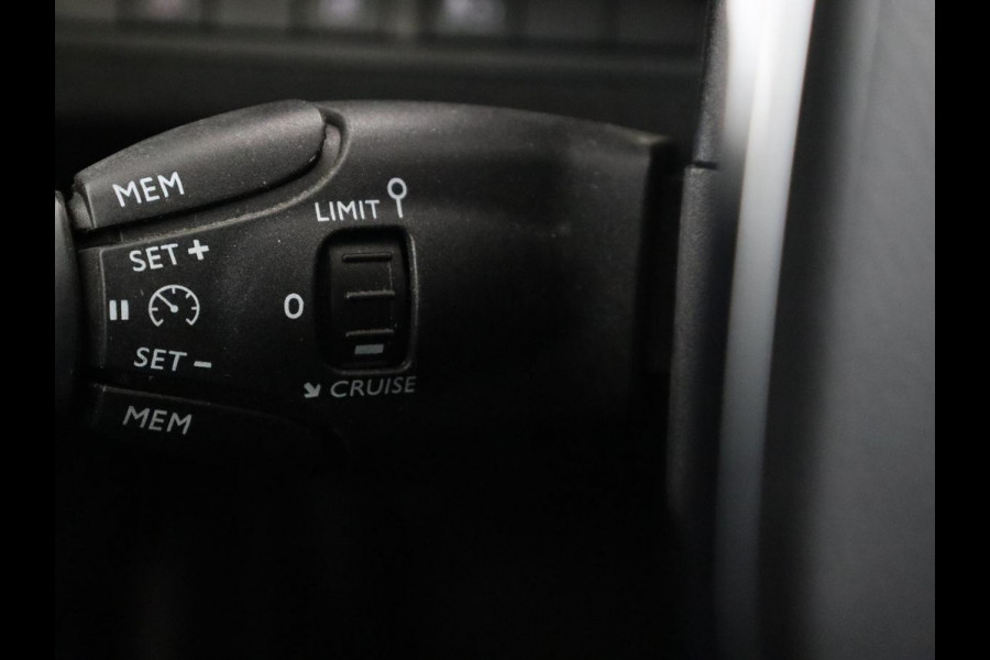Peugeot 3008 1.6 HYbrid 225 Allure | Carplay | Half leder | Navigatie | Camera | Full LED | Keyless | Bluetooth | Park Assist | Getint glas | Cruise control | Climate control | PHEV | Plug In