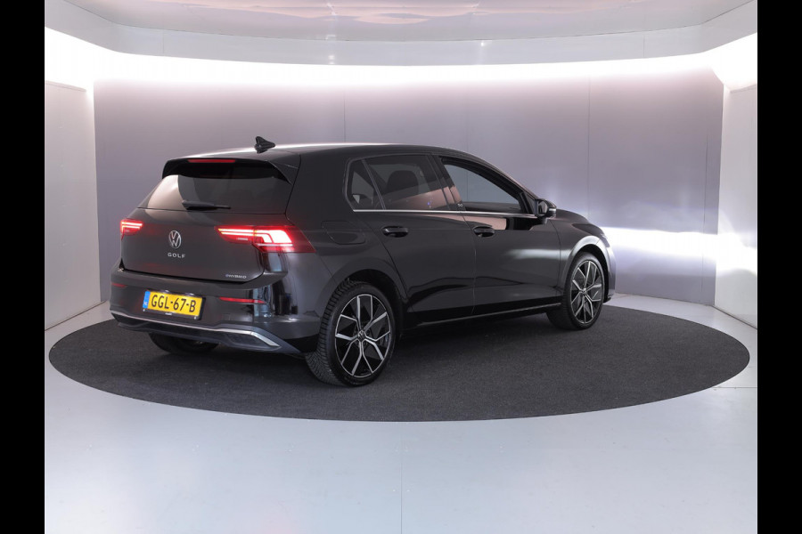 Volkswagen Golf 1.5 eHybrid 50 Edition 204 pk Automaat (DSG) | Verlengde garantie | Navigatie | Parkeersensoren | Achteruitrijcamera | Stoelverwarming | Adaptieve cruise control |