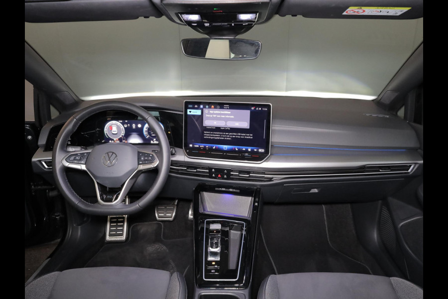 Volkswagen Golf 1.5 eHybrid 50 Edition 204 pk Automaat (DSG) | Verlengde garantie | Navigatie | Parkeersensoren | Achteruitrijcamera | Stoelverwarming | Adaptieve cruise control |