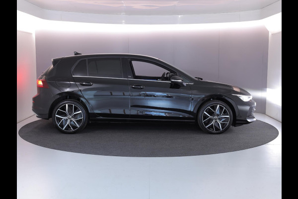 Volkswagen Golf 1.5 eHybrid 50 Edition 204 pk Automaat (DSG) | Verlengde garantie | Navigatie | Parkeersensoren | Achteruitrijcamera | Stoelverwarming | Adaptieve cruise control |