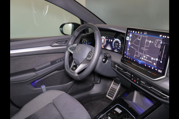 Volkswagen Golf 1.5 eHybrid 50 Edition 204 pk Automaat (DSG) | Verlengde garantie | Navigatie | Parkeersensoren | Achteruitrijcamera | Stoelverwarming | Adaptieve cruise control |