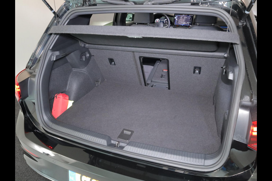 Volkswagen Golf 1.5 eHybrid 50 Edition 204 pk Automaat (DSG) | Verlengde garantie | Navigatie | Parkeersensoren | Achteruitrijcamera | Stoelverwarming | Adaptieve cruise control |