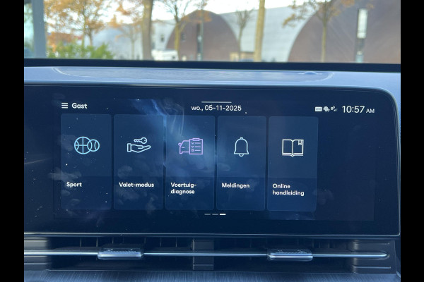 Hyundai Kona Elektro 160 kW Trend-Paket 65,4kWh 3-Fase Lader | Dealeronderhouden | Fabrieksgarantie Hyundai tot 2029 | Elektrische Achterklep | Stoel & Stuurverwarming | Afnembare Trekhaak | Rijklaar Geleverd