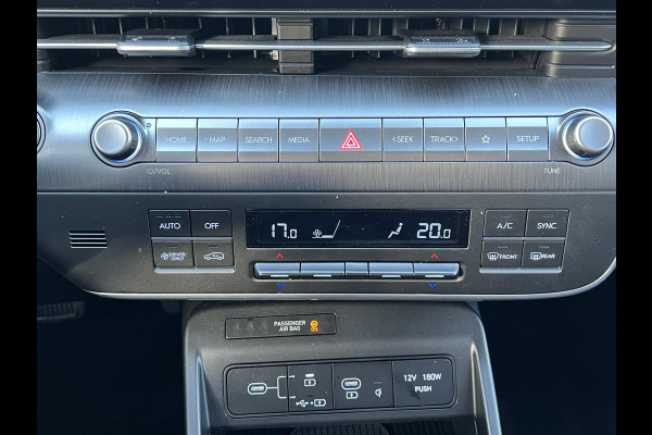 Hyundai Kona Elektro 160 kW Trend-Paket 65,4kWh 3-Fase Lader | Dealeronderhouden | Fabrieksgarantie Hyundai tot 2029 | Elektrische Achterklep | Stoel & Stuurverwarming | Afnembare Trekhaak | Rijklaar Geleverd