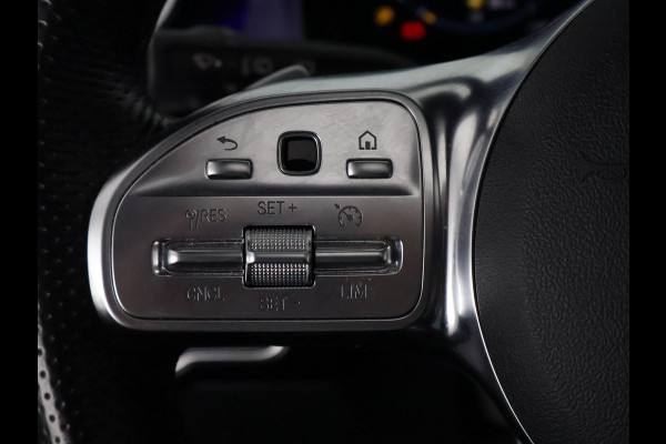 Mercedes-Benz CLA-Klasse Shooting Brake 200 Business Solution AMG Automaat | Wide-Screen | Schuif-/Kanteldak | Navigatie | Camera |