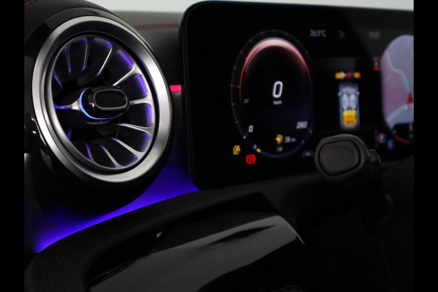 Mercedes-Benz CLA-Klasse Shooting Brake 200 Business Solution AMG Automaat | Wide-Screen | Schuif-/Kanteldak | Navigatie | Camera |