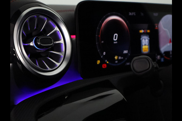 Mercedes-Benz CLA-Klasse Shooting Brake 200 Business Solution AMG Automaat | Wide-Screen | Schuif-/Kanteldak | Navigatie | Camera |