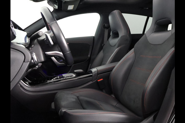 Mercedes-Benz CLA-Klasse Shooting Brake 200 Business Solution AMG Automaat | Wide-Screen | Schuif-/Kanteldak | Navigatie | Camera |