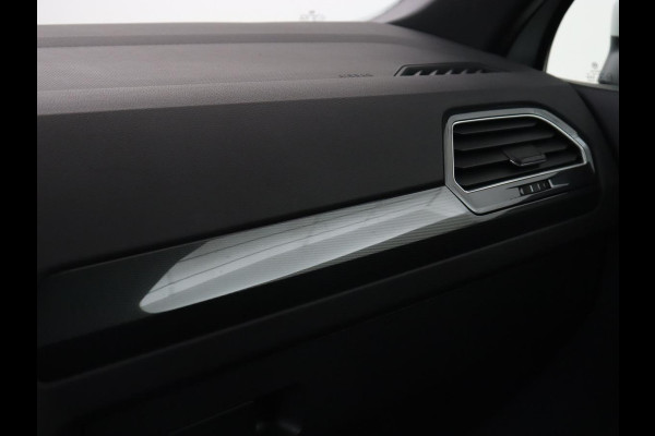 Volkswagen Tiguan 1.5 TSI R Line | Panoramadak | Stoelverwarming | Carplay | Massage | Dynaudio | Keyless | Full LED | Active Info Display | Navigatie | Parkeerhulp