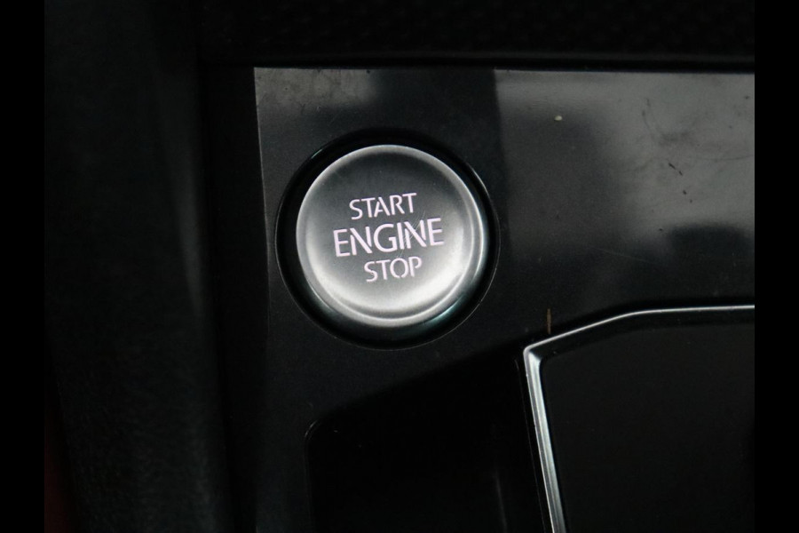 Volkswagen Tiguan 1.5 TSI R Line | Panoramadak | Stoelverwarming | Carplay | Massage | Dynaudio | Keyless | Full LED | Active Info Display | Navigatie | Parkeerhulp