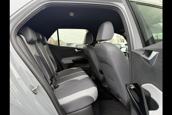 Volkswagen ID.3 First Plus 58 kWh Navi,Camera,Pdc V+A,Stoelverwarming,Lm velgen,N.A.P,Apk tot 11-2026