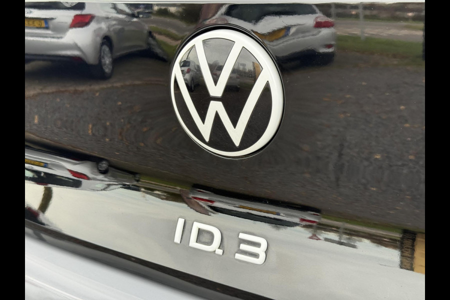 Volkswagen ID.3 First Plus 58 kWh Navi,Camera,Pdc V+A,Stoelverwarming,Lm velgen,N.A.P,Apk tot 11-2026