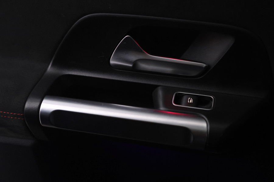 Mercedes-Benz Glb 180 AMG Line 7p. Automaat, 7 Persoons, Navigatie, etc.