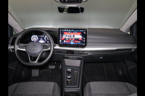 Volkswagen Golf 1.5 eTSI Life Edition 116 pk Automaat (DSG) | Verlengde garantie | Navigatie via App | Panoramadak | Parkeersensoren | Achteruitrijcamera | Matrix LED koplampen | Stoelverwarming |