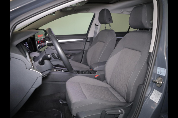 Volkswagen Golf 1.5 eTSI Life Edition 116 pk Automaat (DSG) | Verlengde garantie | Navigatie via App | Panoramadak | Parkeersensoren | Achteruitrijcamera | Matrix LED koplampen | Stoelverwarming |