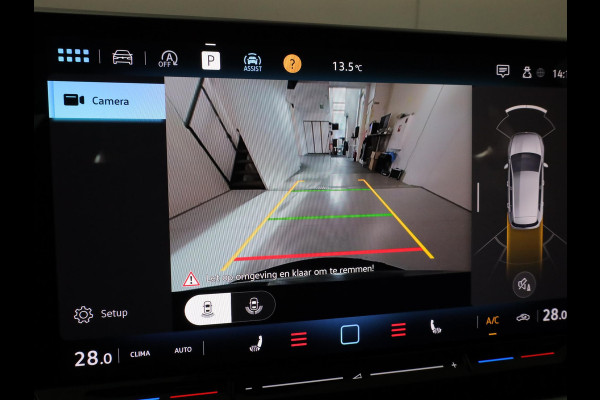 Volkswagen Golf 1.5 eTSI Life Edition 116 pk Automaat (DSG) | Verlengde garantie | Navigatie via App | Panoramadak | Parkeersensoren | Achteruitrijcamera | Matrix LED koplampen | Stoelverwarming |