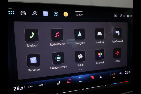 Volkswagen Golf 1.5 eTSI Life Edition 116 pk Automaat (DSG) | Verlengde garantie | Navigatie via App | Panoramadak | Parkeersensoren | Achteruitrijcamera | Matrix LED koplampen | Stoelverwarming |