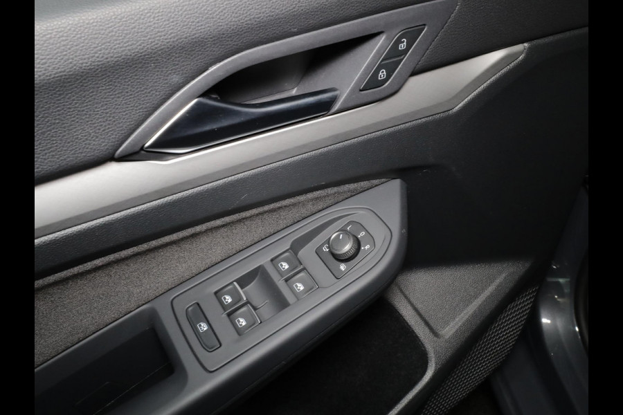 Volkswagen Golf 1.5 eTSI Life Edition 116 pk Automaat (DSG) | Verlengde garantie | Navigatie via App | Panoramadak | Parkeersensoren | Achteruitrijcamera | Matrix LED koplampen | Stoelverwarming |
