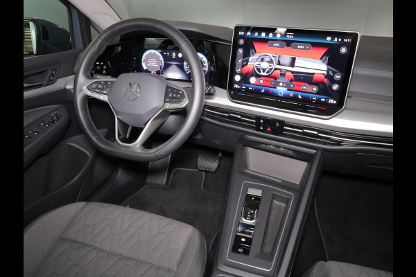 Volkswagen Golf 1.5 eTSI Life Edition 116 pk Automaat (DSG) | Verlengde garantie | Navigatie via App | Panoramadak | Parkeersensoren | Achteruitrijcamera | Matrix LED koplampen | Stoelverwarming |