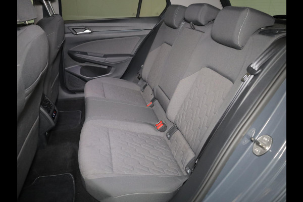 Volkswagen Golf 1.5 eTSI Life Edition 116 pk Automaat (DSG) | Verlengde garantie | Navigatie via App | Panoramadak | Parkeersensoren | Achteruitrijcamera | Matrix LED koplampen | Stoelverwarming |