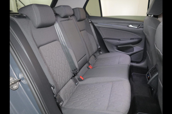 Volkswagen Golf 1.5 eTSI Life Edition 116 pk Automaat (DSG) | Verlengde garantie | Navigatie via App | Panoramadak | Parkeersensoren | Achteruitrijcamera | Matrix LED koplampen | Stoelverwarming |