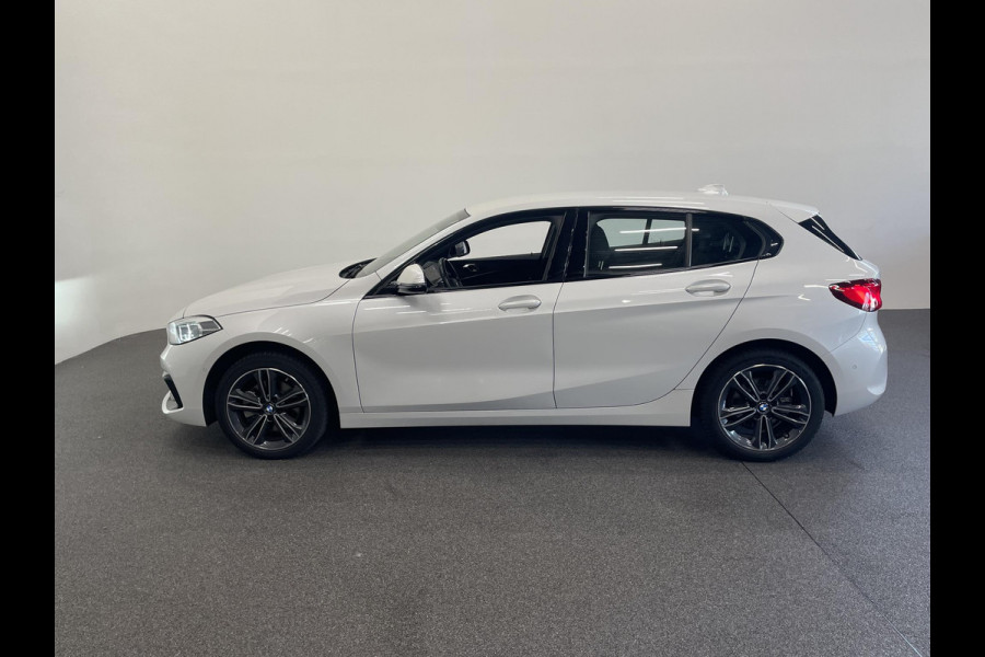 BMW 1-serie 118i Sportline Business Edition Aut. Navigatie Apple Carplay/Android Auto Camera Parkeersensoren Cruise Control Virtual Cockpit Sfeerverlichting Ledverlichting Climate Control Lichtmetalen velgen