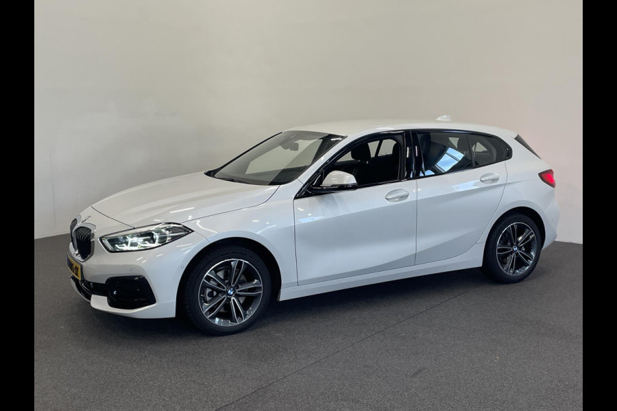 BMW 1-serie 118i Sportline Business Edition Aut. Navigatie Apple Carplay/Android Auto Camera Parkeersensoren Cruise Control Virtual Cockpit Sfeerverlichting Ledverlichting Climate Control Lichtmetalen velgen