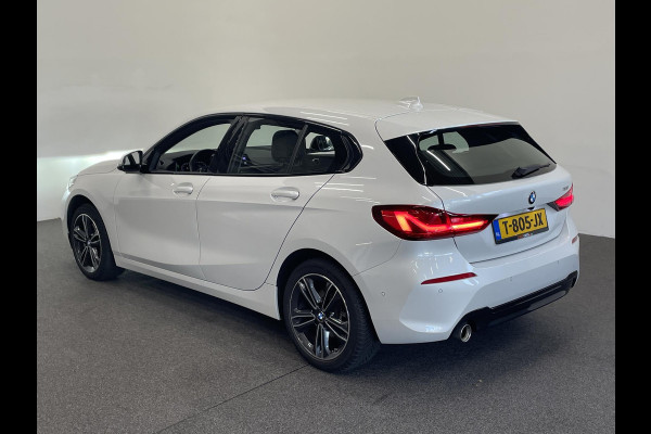 BMW 1-serie 118i Sportline Business Edition Aut. Navigatie Apple Carplay/Android Auto Camera Parkeersensoren Cruise Control Virtual Cockpit Sfeerverlichting Ledverlichting Climate Control Lichtmetalen velgen