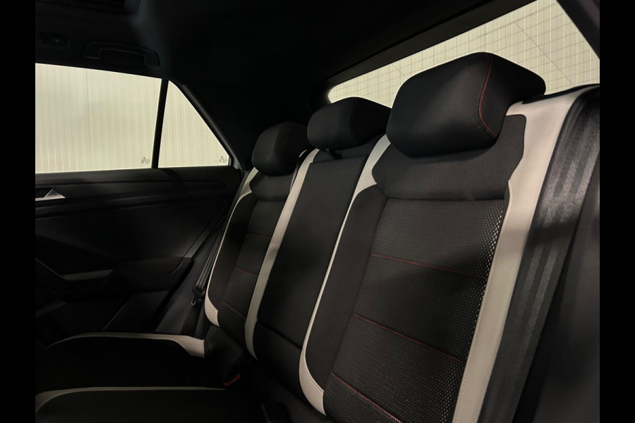 Volkswagen T-Roc 1.5 TSI | R-LINE | VIRTUAL DASH | PANO | SILVERWHITE