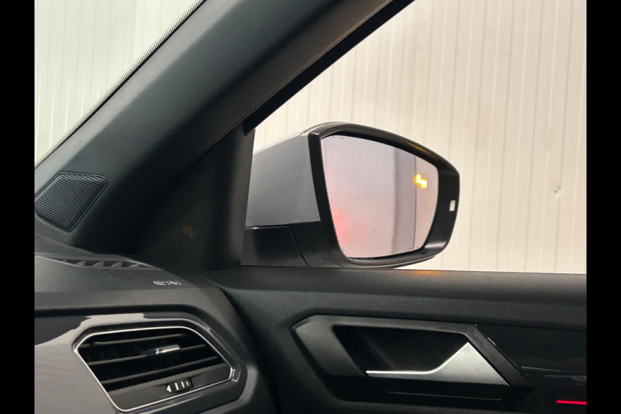 Volkswagen T-Roc 1.5 TSI | R-LINE | VIRTUAL DASH | PANO | SILVERWHITE