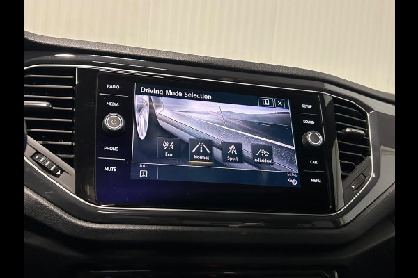 Volkswagen T-Roc 1.5 TSI | R-LINE | VIRTUAL DASH | PANO | SILVERWHITE