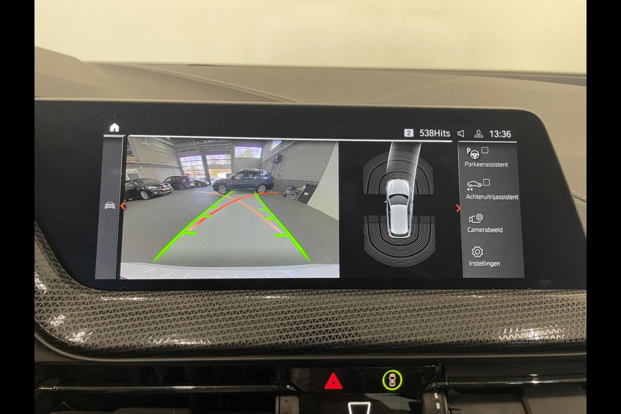 BMW 1-serie 118i Sportline Business Edition Aut. Navigatie Apple Carplay/Android Auto Camera Parkeersensoren Cruise Control Virtual Cockpit Sfeerverlichting Ledverlichting Climate Control Lichtmetalen velgen