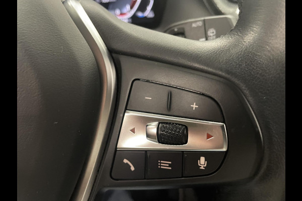 BMW 1-serie 118i Sportline Business Edition Aut. Navigatie Apple Carplay/Android Auto Camera Parkeersensoren Cruise Control Virtual Cockpit Sfeerverlichting Ledverlichting Climate Control Lichtmetalen velgen
