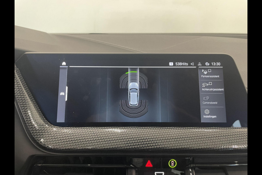 BMW 1-serie 118i Sportline Business Edition Aut. Navigatie Apple Carplay/Android Auto Camera Parkeersensoren Cruise Control Virtual Cockpit Sfeerverlichting Ledverlichting Climate Control Lichtmetalen velgen