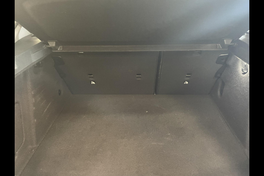 BMW 1-serie 118i Sportline Business Edition Aut. Navigatie Apple Carplay/Android Auto Camera Parkeersensoren Cruise Control Virtual Cockpit Sfeerverlichting Ledverlichting Climate Control Lichtmetalen velgen