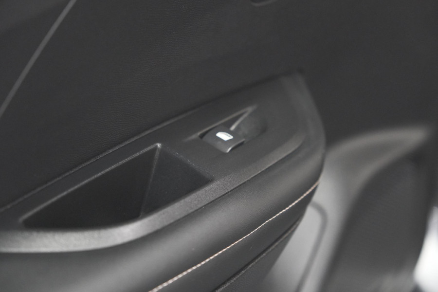 Peugeot 2008 PureTech 100 Allure | Camera | Navigatie | Parkeersensoren | Apple Carplay