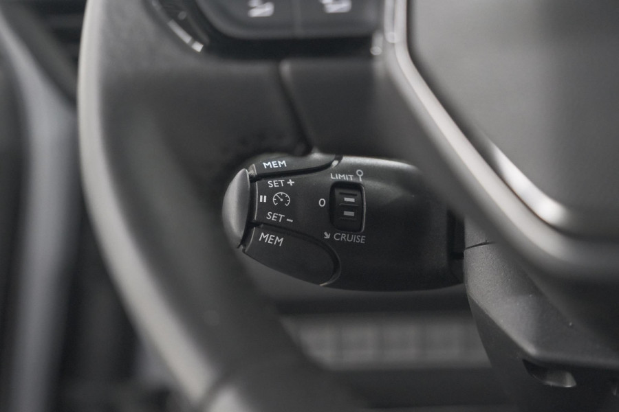Peugeot 2008 PureTech 100 Allure | Camera | Navigatie | Parkeersensoren | Apple Carplay