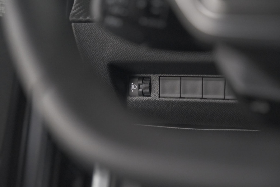 Peugeot 2008 PureTech 100 Allure | Camera | Navigatie | Parkeersensoren | Apple Carplay