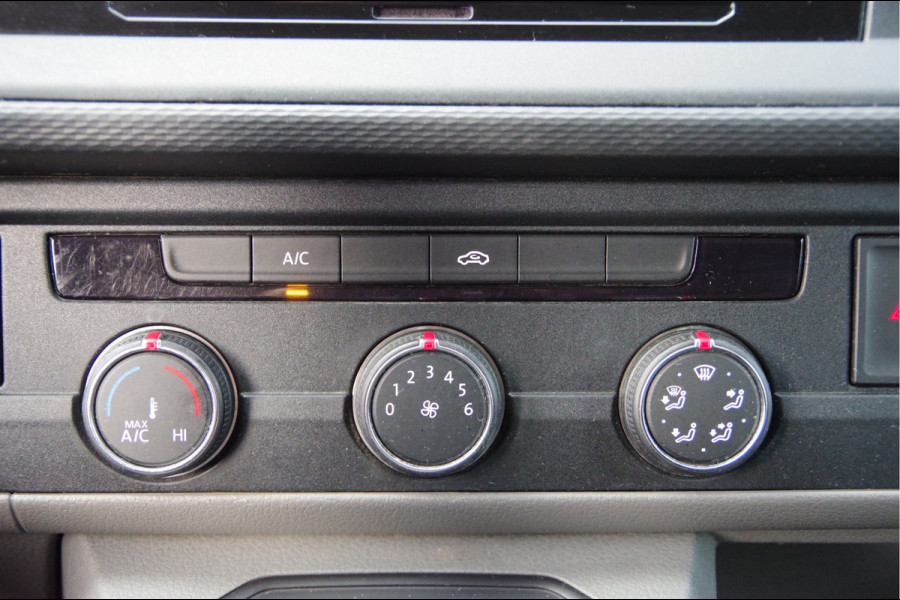 Volkswagen Transporter 2.0 TDI L2 150PK AUT. LED, TREKHAAK, CRUISE, CARPLAY, AIRCO, PARKEERSENSOREN, NL AUTO, NAP