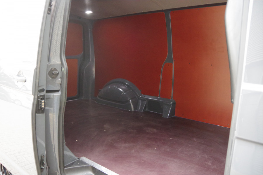 Volkswagen Transporter 2.0 TDI L2 150PK AUT. LED, TREKHAAK, CRUISE, CARPLAY, AIRCO, PARKEERSENSOREN, NL AUTO, NAP