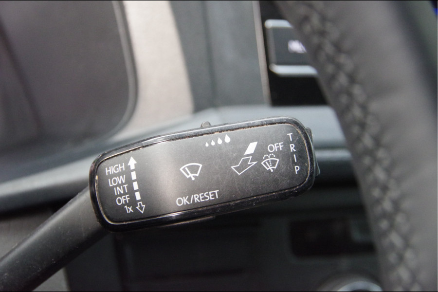 Volkswagen Transporter 2.0 TDI L2 150PK AUT. LED, TREKHAAK, CRUISE, CARPLAY, AIRCO, PARKEERSENSOREN, NL AUTO, NAP