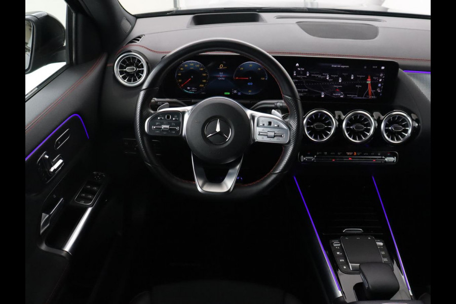 Mercedes-Benz EQA 250 AMG 67kWh | Trekhaak | Carplay | Head-Up | Stoelverwarming | Memory | Keyless | Navigatie | Leder/Alcantara | Sfeerverlichting | Widescreen | Full LED | Park Assist