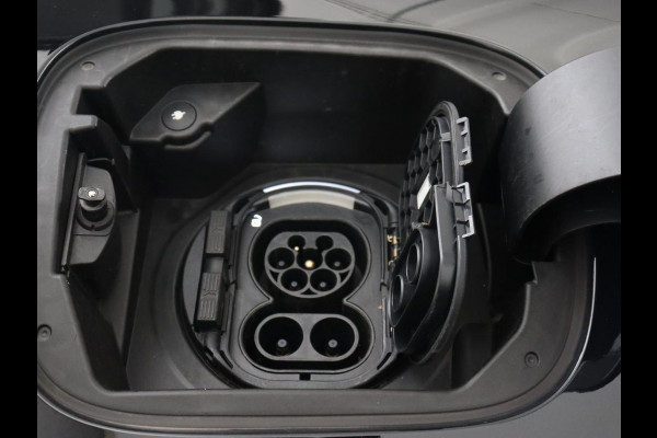 Mercedes-Benz EQA 250 AMG 67kWh | Trekhaak | Carplay | Head-Up | Stoelverwarming | Memory | Keyless | Navigatie | Leder/Alcantara | Sfeerverlichting | Widescreen | Full LED | Park Assist