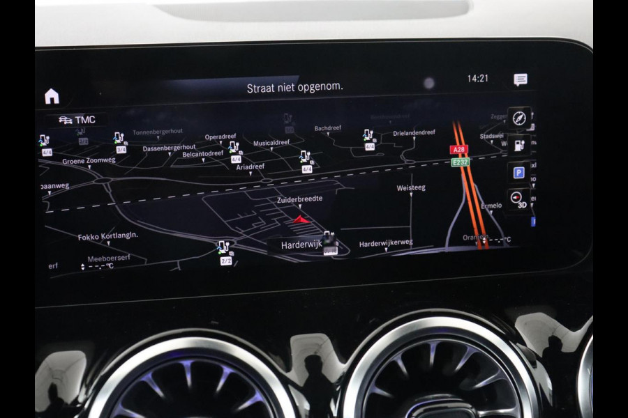 Mercedes-Benz EQA 250 AMG 67kWh | Trekhaak | Carplay | Head-Up | Stoelverwarming | Memory | Keyless | Navigatie | Leder/Alcantara | Sfeerverlichting | Widescreen | Full LED | Park Assist