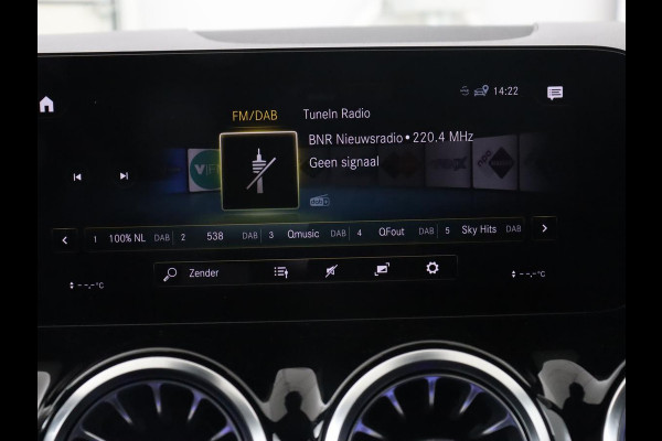 Mercedes-Benz EQA 250 AMG 67kWh | Trekhaak | Carplay | Head-Up | Stoelverwarming | Memory | Keyless | Navigatie | Leder/Alcantara | Sfeerverlichting | Widescreen | Full LED | Park Assist