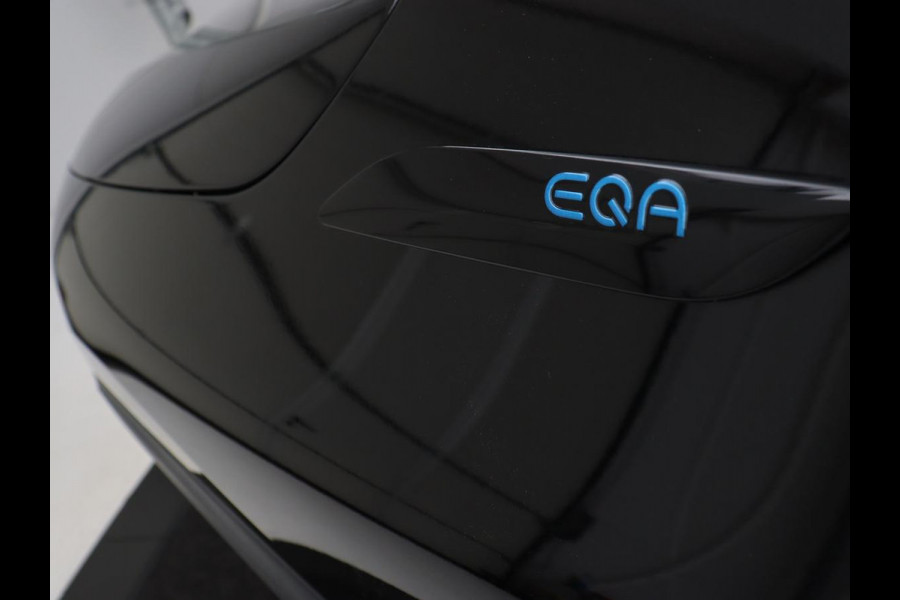 Mercedes-Benz EQA 250 AMG 67kWh | Trekhaak | Carplay | Head-Up | Stoelverwarming | Memory | Keyless | Navigatie | Leder/Alcantara | Sfeerverlichting | Widescreen | Full LED | Park Assist